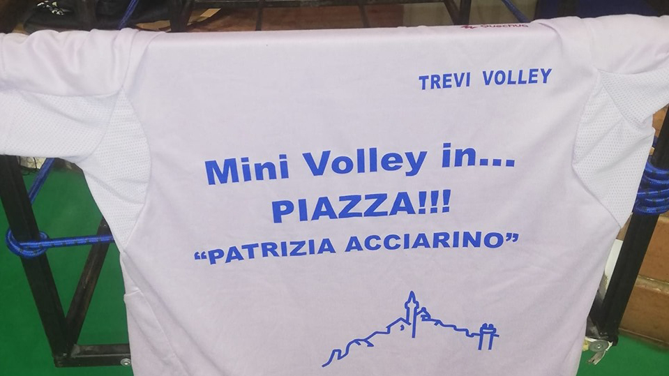 Domenica 2 giugno a Trevi: “Mini Volley in piazza” divertiamoci nel ricordo di Patrizia Acciarino.