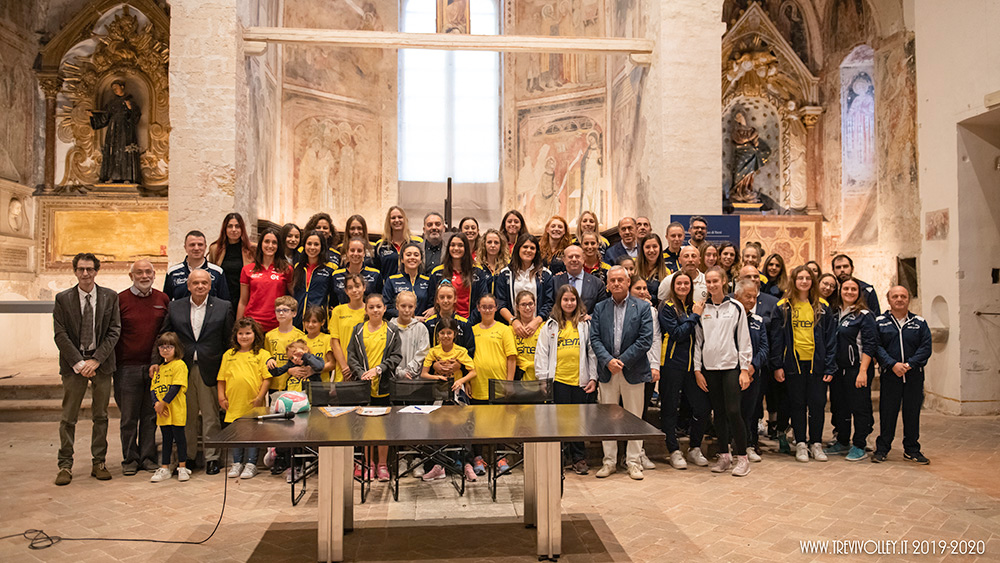Splendida presentazione della stagione sportiva della Trevi Volley nella bellissima location del complesso museale di San Francesco a Trevi.
