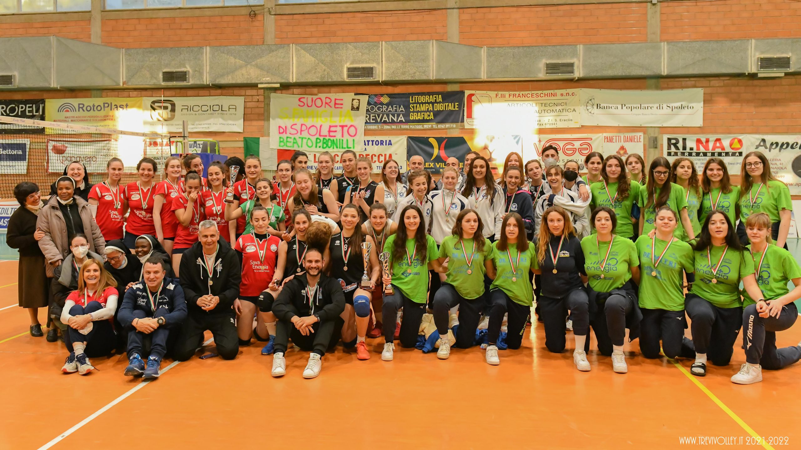 In una bellissima giornata di Pallavolo il Volley Friends Roma si aggiudica il 3° trofeo Under 18 “Sulle orme del Bonilli” battendo la Sava Energia Trevi 2-1.